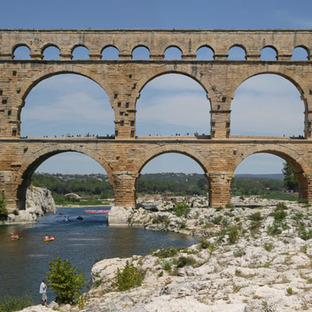 庞德·加德（Pont du Gard）的小兄弟：Shigeru Ban的纸板管桥