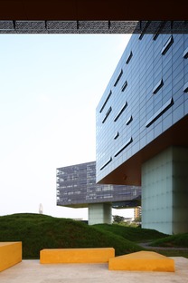 史蒂文·霍尔（Steven Holl）在中国深圳的水平摩天大楼的立面