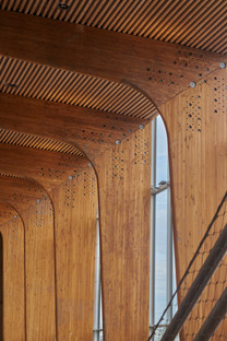 AREP的LORIENT-BRETAGNE SUD夹层木材和玻璃站