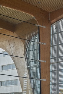 AREP的LORIENT-BRETAGNE SUD夹层木材和玻璃站