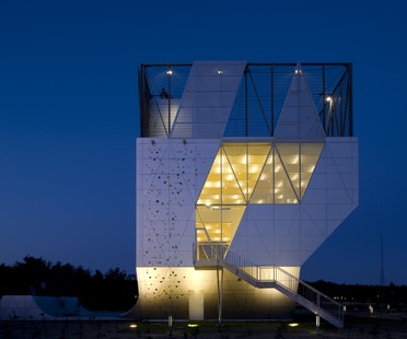 Dorte Mandrup设计的迷你运动塔，铝制façade