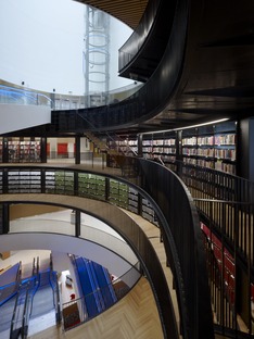 Mecanoo的伯明翰图书馆的外观上的钢圈