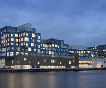 C.F.的哥本哈根国际学校配有太阳能电池板Møller建雷竞技下载链接筑师
