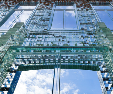 MVRDV的Crystal House：玻璃砖立面。