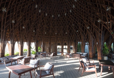 VTN 雷竞技下载链接Architects的竹屋顶，用于NocencoCafé