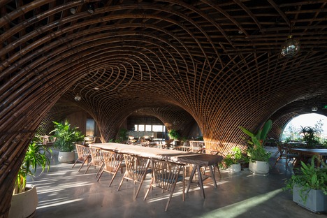 VTN 雷竞技下载链接Architects的竹屋顶，用于NocencoCafé
