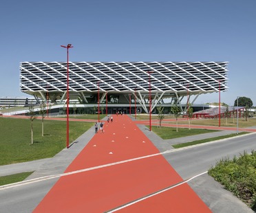 Behnisch Architekten的Adidas Arena中的Vierendeel桁架。