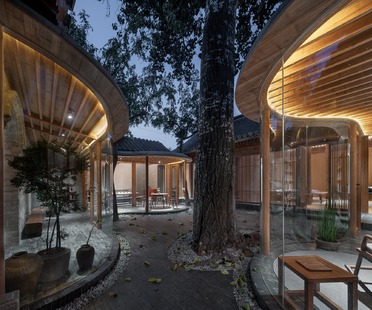 翻新的木材，砖和层压竹子在北京