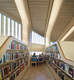 海伦·哈德建筑师事务所位于雷竞技下载链接文内斯拉的胶合木材图书馆