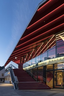 由木材和混凝土建成的Flekkefjord文化中心