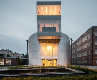 由混凝土和穿孔铝制成的俄罗斯印象派的微型博物馆