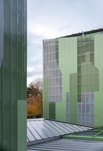 预制混凝土翻新和添加穿孔铝façade