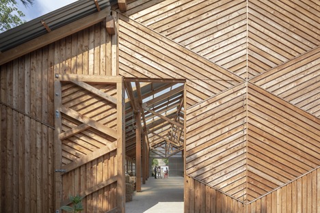 滑铁卢市农场，一个由木材和钣金制成的费尔登·福尔斯（Feilden Fowles）项目