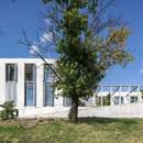 由B.K.P.Š设计的瓦格南风格的混凝土房屋。雷竞技下载链接建筑师
