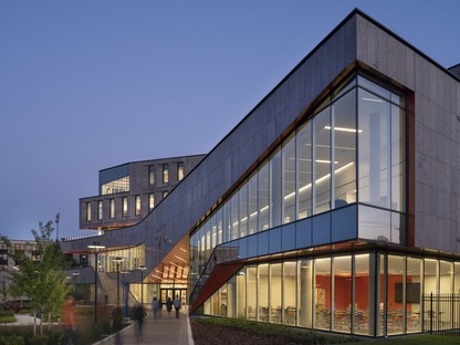 Teeple-GWWO建雷竞技下载链接筑师为摩根州立大学的混凝土和石灰石建筑